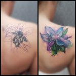 Cover-Up Tattoo mit Blumenmotiv im Watercolor-Stil