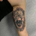 Realistik-Tattoo mit Löwen Motiv