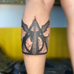 Tattoo mit Heiligtümer des Todes Motiv