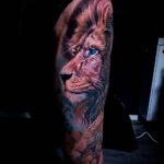 Tattoo eines Löwenkopfs im Realistik-Stil