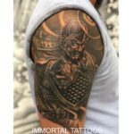 Oberarm Tattoo mit japanischem Krieger