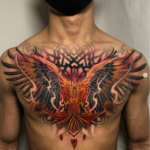 Phoenix in orange rot als Brust Tattoo
